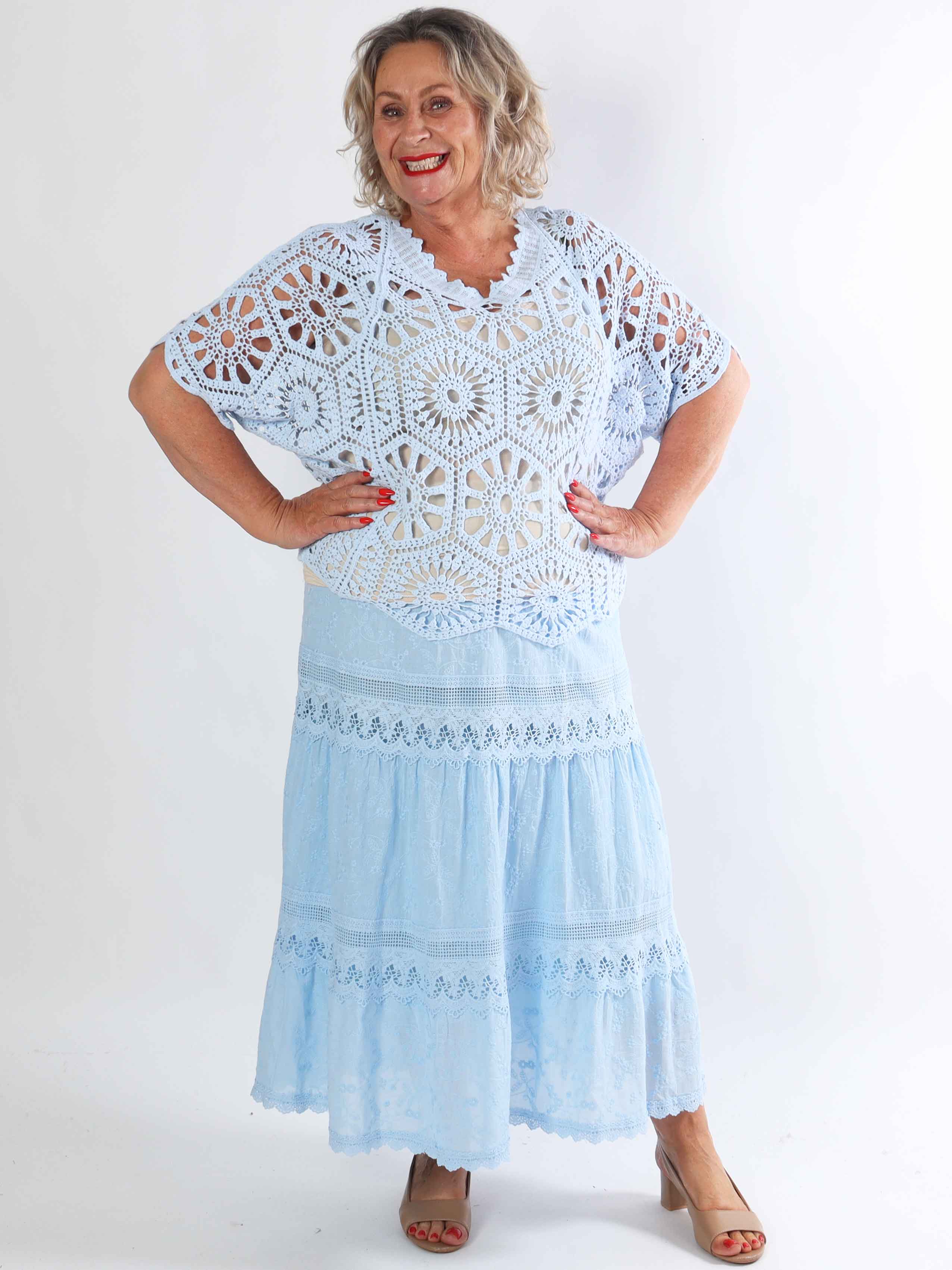 Aspen - Lang plus size nederdel i blød bomuld med broderede detaljer